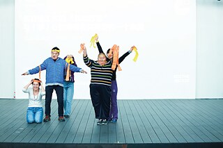Theaterworkshop für Menschen mit und ohne Behinderung in Peking im Rahmen des Projektes „Teehaus 798“.