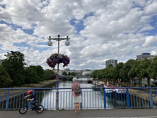 Blick auf die Saar von der Alten Brücke in Saarbrücken