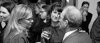 Conversando: Elke Kaschl-Moni (Directora Regional Goethe-Institute Sureste de Europa, Bruselas), Antonia Blau (Directora Goethe-Institut Madrid), Guillermo Frühbeck (Directiva Amigos Goethe-Institut España)