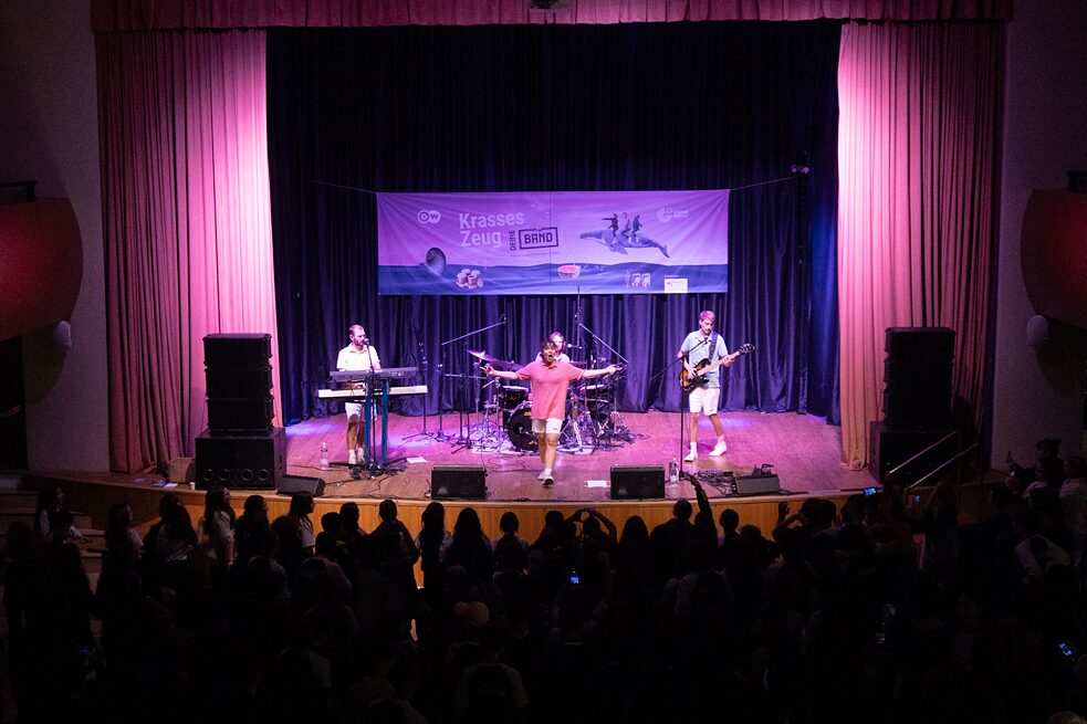 Die Band ok.danke.tschüss in Curitiba auf der Bühne