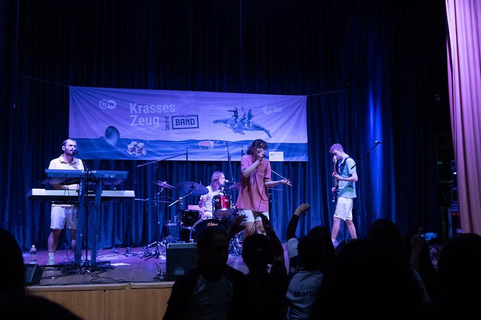 Die Band ok.danke.tschüss in Curitiba auf der Bühne. 