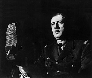 Charles de Gaulle au micro de la BBC à Londres, vers 1940-1943.