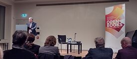 Prof. Dr. Thomas Meyer stellt am 18. Oktober 2023 seine Biografie von Hannah Arendt im Historischen Museum Frankfurt vor.