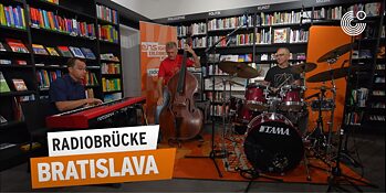 Radiobrücke Bratislava 2023 - Das Jazz-Trio AMC Trio in der Bibliothek des Goethe-Instituts in Bratislava