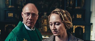 Simon Schwarz as Pastor Herbert Jaunig and Anna Maria Mühe as undertaker Blum