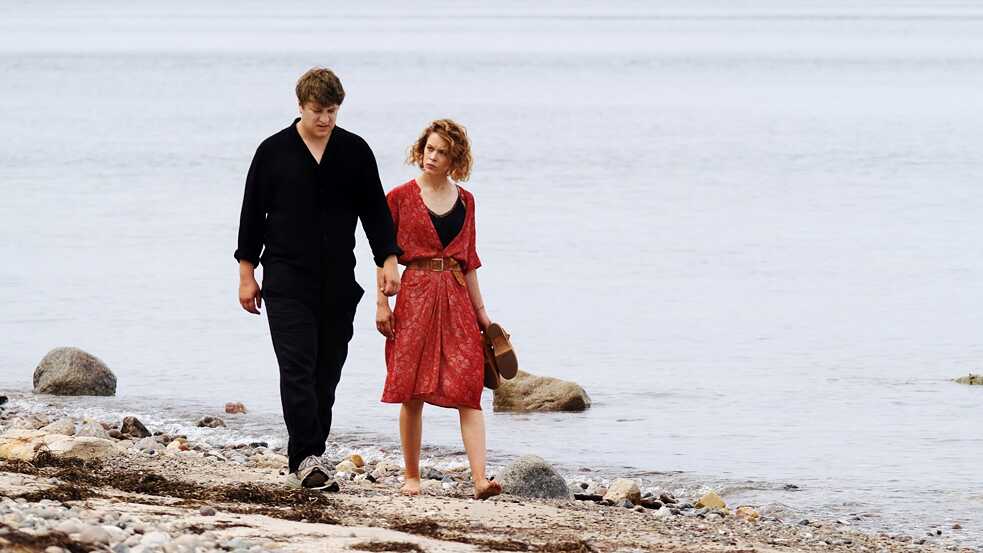Thomas Schubert, Paula Beer (v.l.n.r.) in „Roter Himmel“ (2023)