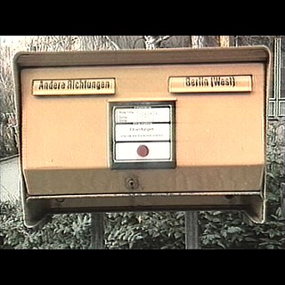Stuart Sherman: Berlin (West)/Andere Richtung, 1986. (Video still)