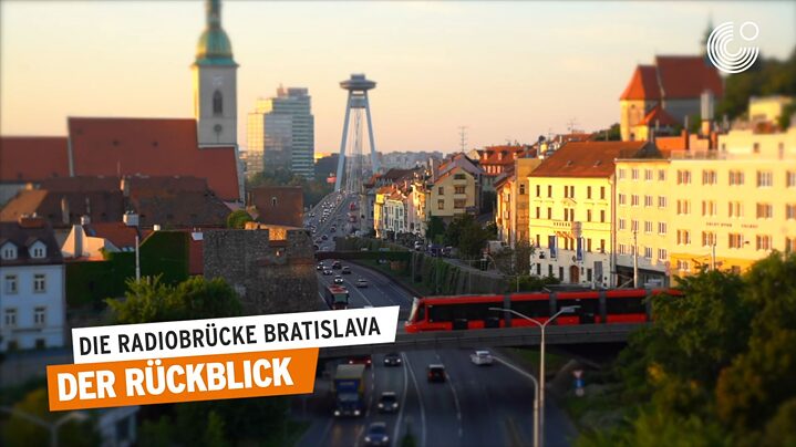 Radio Brücke Bratislava 2023 - der Rückblick mit der Skyline von Bratislava im Hintergrund.