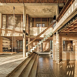 Anupama Kundoos Projekt Wall House in Auroville. 
