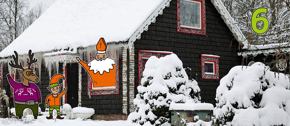 Rentier Matilda und Wichtel Karl winken dem Nikolaus in seiner mit Schnee bedeckten Holzhütte