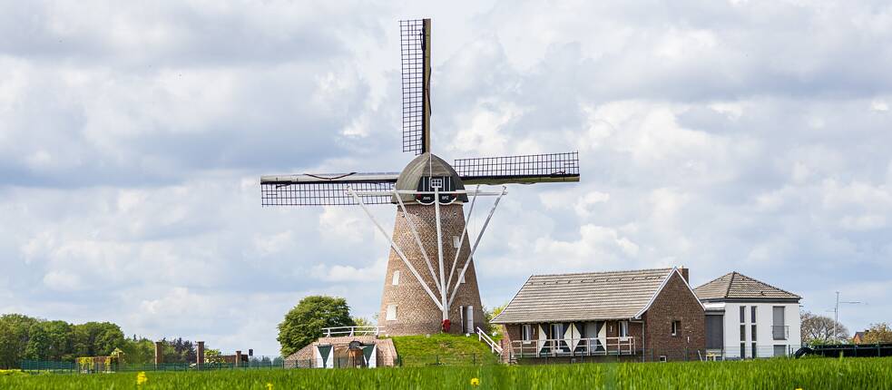 Eher unscheinbar kommt die Gemeinde Selfkant im Westen daher. Eine Besonderheit: die vier Windmühlen im Umkreis, die noch in Betrieb sind.