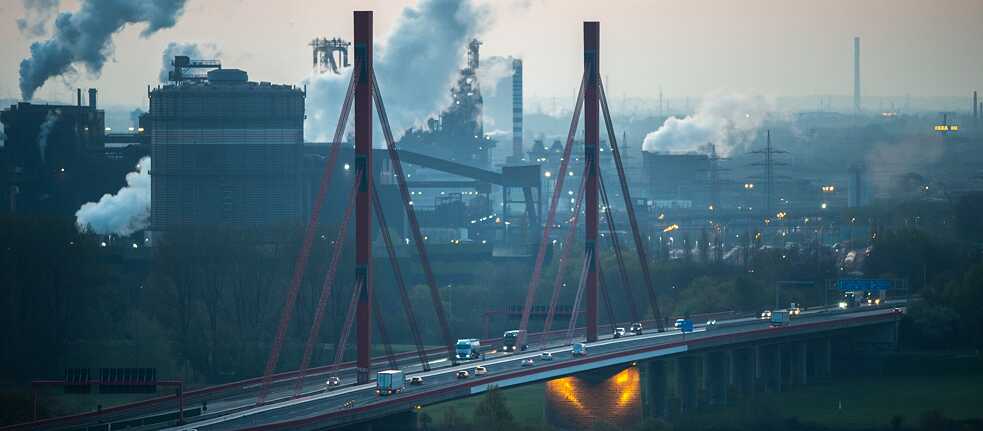 Europa kämpft mit den Folgen historischer Entscheidungen: einst galten Kohle und Eisen als unendlich, heute sind wir abhängig von CO2-intensiven Baumaterialien.