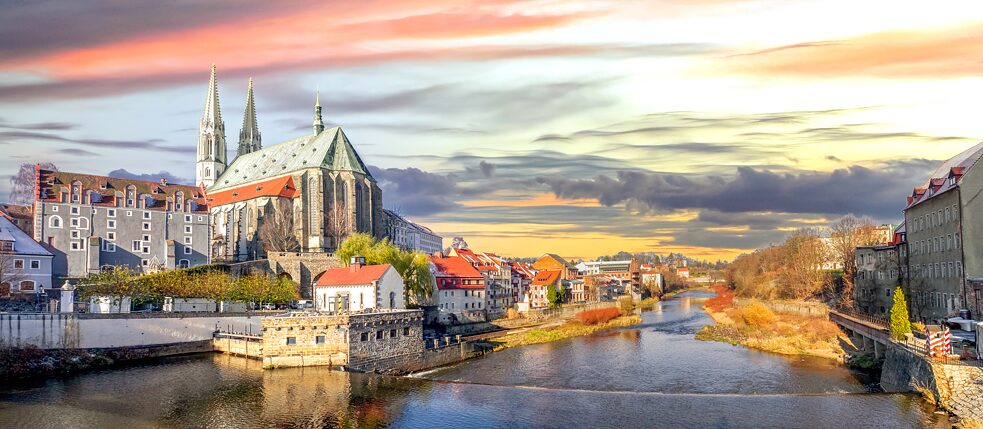 Görlitz, nell’estremità tedesca più orientale, è caratterizzata da un centro storico ben conservato e amorevolmente resturato e conta ben 4.000 costruzioni tutelate come patrimonio storico.