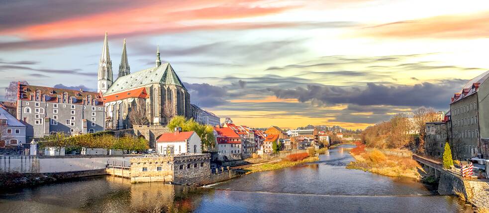 Görlitz im Osten besticht mit seiner gut erhaltenen und liebevoll restaurierten Altstadt. Mehr als 4000 Bauwerke sind denkmalgeschützt.