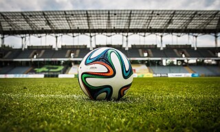Fußball in einem leeren Station