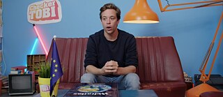 Checker Tobi in einer Schulklasse