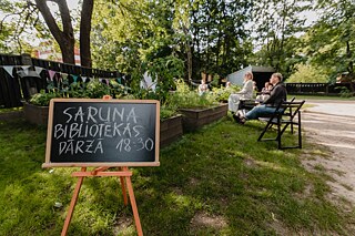 Rīgas Centrālās bibliotēkas Čiekurkalna filiālbibliotēkas dārzs