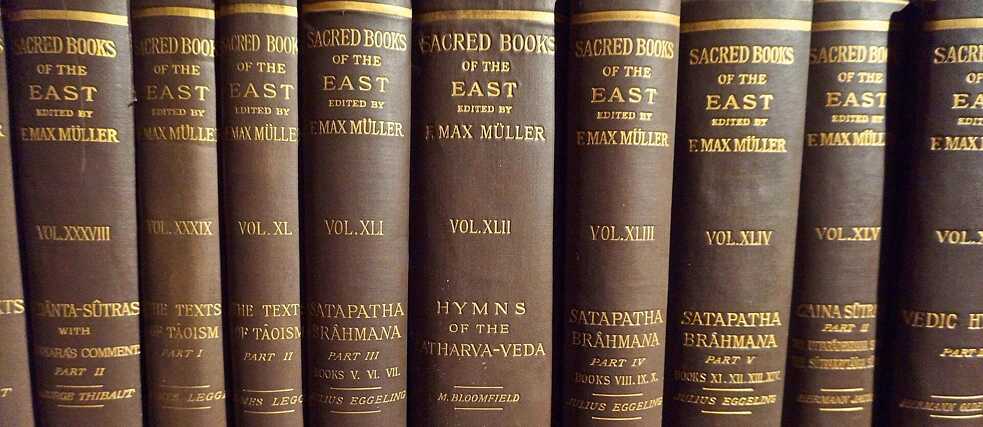 Max Mueller - Heilige Bücher des Ostens