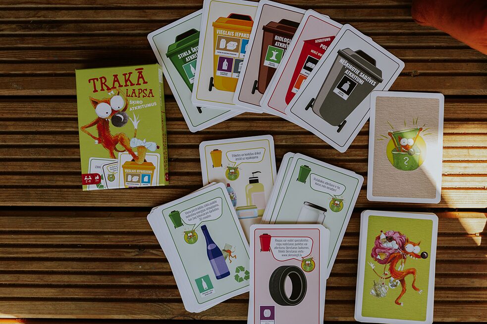 Kāršu spēle bērniem un pieaugušajiem “Trakā Lapsa šķiro atkritumus”