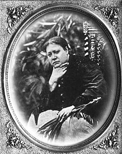 Helena Petrovna Blavatsky (1831-1891) im Jahr 1881.