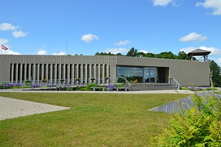 Wirtschaftsförderungszentrum und die Bibliothek „Sala“ der Gemeinde Aloja 