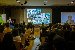 The workshop concluded with a public lecture on "Memory, new narratives of the city". Guests were the Korean professor Hahn Joh, author of the book "Seoul, Memory of the Space, Space of Memory" and online Michaela Melián, who presented her Munich project "Memory Loops".
