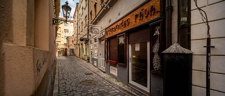 GoGo – U Červeného páva (Al Pavone Rosso), Kamzíkova 6