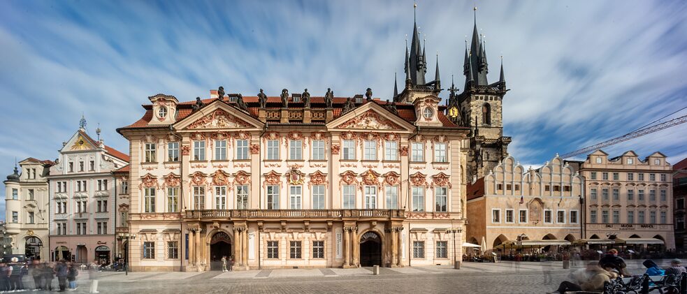 Palác Goltz-Kinských, Staroměstské náměstí 3