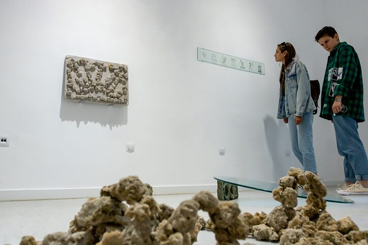 Bild aus der traditionellen Ausstellung ART START: Junge Künstler*innen, die man 2023 auf dem Schirm haben sollte