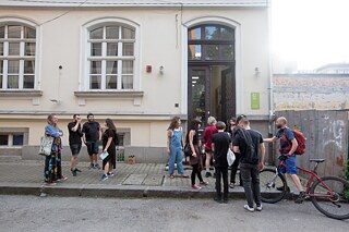 Bild von der Eröffnung der Ausstellung Nature Morte von Nikola Stoyanov