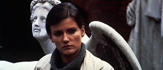 Die bleierne Zeit, dir. Margarete von Trotta - Barbara Sukowa / Angel Statue