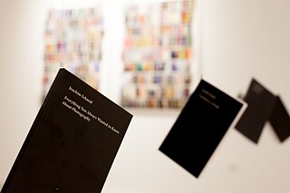 Bild aus der Ausstellung Die Bibliothek von Joachim Schmidt