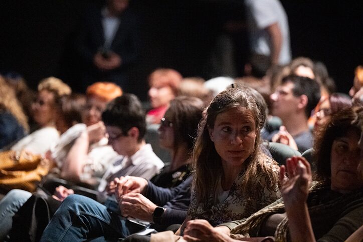 New Stages Southeast: Bild vor der Aufführung von Ivan Vyrypaev Stück "Sonnenlinie" im Nationaltheater