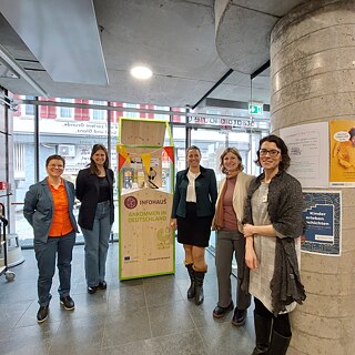 Infohaus and five women