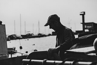 Ignas Eičinas, ein Fischer aus Neringa, bestätigt ebenfalls, dass die Fischerei ein Beruf ist, der von Generation zu Generation weitergegeben wird. „Mein Vater hat mit den Kuren gefischt, mit Barken (ein Holzboot mit Segeln - Anm. d. Verf.). Und ich wurde Fischer.“ 