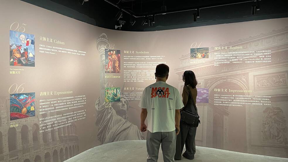 Meet You Museum 遇见博物馆 zeigte: Monet, Van Gogh and the Masters of Modernism 莫奈、梵高与现代主义大师, 16.7.–22.10.2023. Installationsansicht 展场.