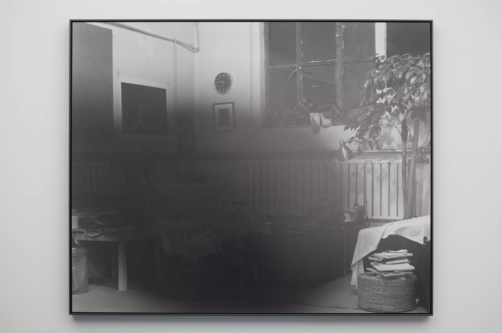 Santo Hall 仚東堂 zeigte von Bu Yunjun 卜云军: The Elephant in the Room 大象, kuratiert von Fiona He 贺潇, 28.9.–5.11.2023. Bu Yunjun 卜云军: Untitled 无题. 121x150 cm, Sprühfarbe auf Fotografie, Edition 5+1AP, 2014.