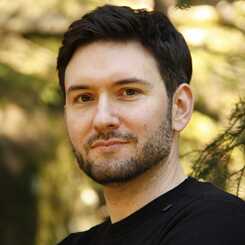 Portrait of Kacper Szulecki, professor at the Norwegian Institute of Foreign Affairs and the University of Oslo, and a member of the editorial board of Kultura Liberalna. His main research interests are energy, climate and environmental politics, dissent and protest as well as intra-European migration.