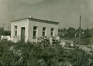 Die erste provisorische Wohnung in Tauragė, „Chlorkalkanlage“, Pranas und Pranciška Rindokas mit ihrer Erstgeborenen Zita, 1961