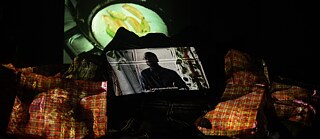 Für seine audiovisuelle Installation „ABJ“ hat sich Emeka Ogboh von den belebten Märkten Abidjans inspirieren lassen | Foto: © Tmproductions