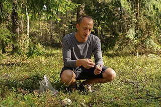 Iwan entdeckte die Freude am Pilze sammeln und Beeren sammeln in den Wäldern um Visaginas. 