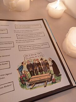 розворот книжки із зображенням домовини