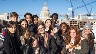 Eine Gruppe Jugendlicher in London