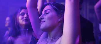 Melia Kara in “Elbow“ (2024). Director: Aslı Özarslan
