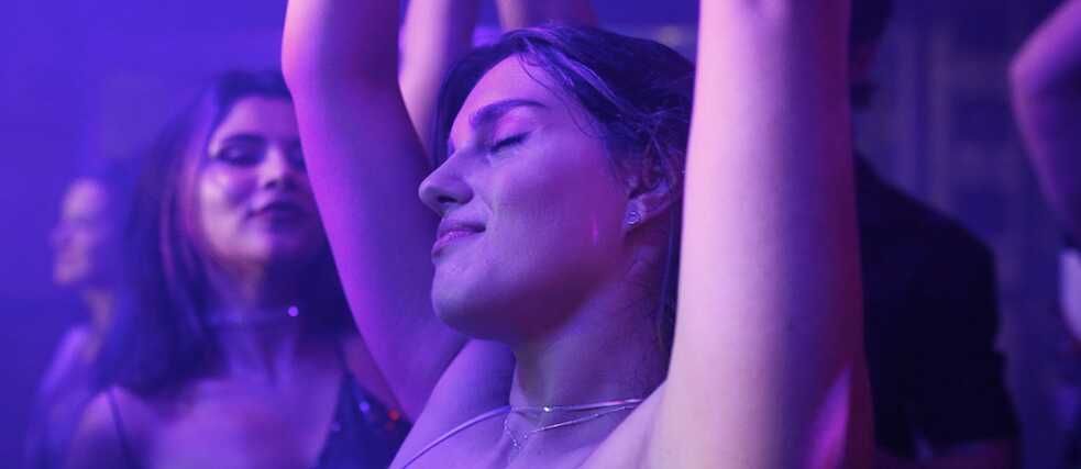 Melia Kara in “Elbow“ (2024). Director: Aslı Özarslan