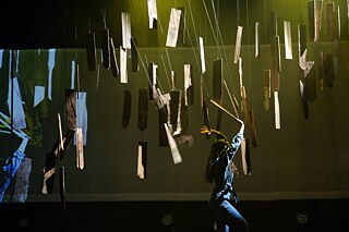 „Minga de una casa en ruinas“ (Minga eines zerstörten Hauses) von Ébana Garín, in der Regie von Ébana Garín und Luis Guenel. Ensemble: Ébana Garín