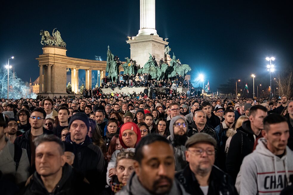 Zehntausende versammelten sich auf dem Heldenplatz.
