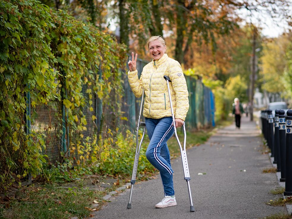 Zdravotná sestra Natalia zostala v ostreľovanom Bachmute a prišla o nohu.