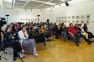 Neben der Präsenzveranstaltung am Goethe-Institut Georgien wurde Paneldiskussion auch live auf Facebook übertragen.