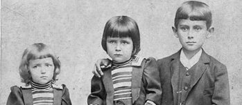 Fotoalbum rodiny Kafkových: Valli, Elli a Franz, asi 1893